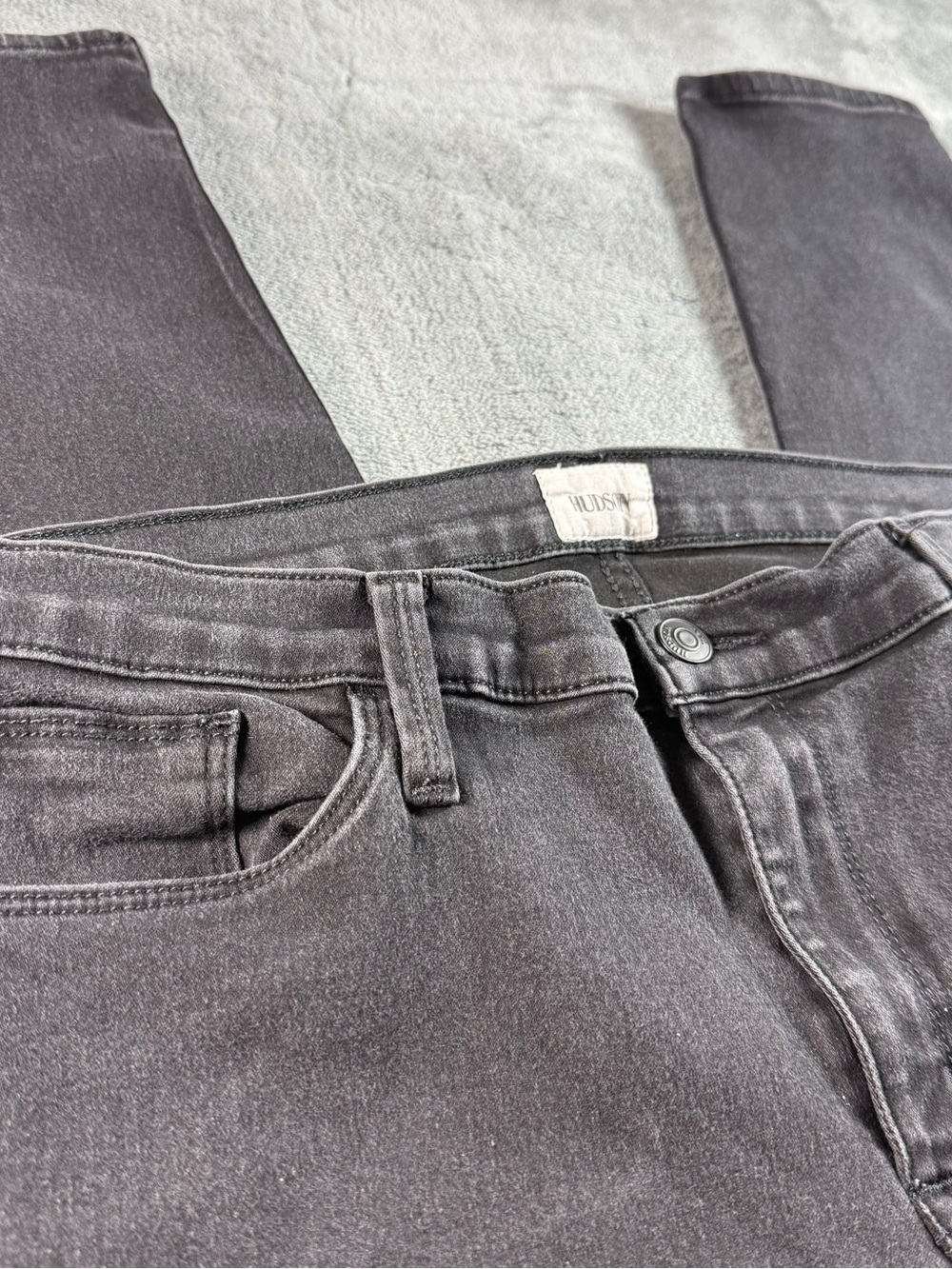 Hudson Natalie Women’s MidRise Skinny Jeans Black Faded Stretch Jeans Size 34x27